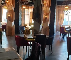 Ресторан «Панорама» Ханты-Мансийск - Поставка звукового, светового, видео и сценического оборудования. Аудиовизуальные решения.