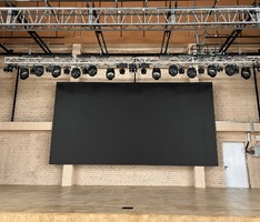 Актовый зал в корпусе Технолого-педагогического колледжа, г. Ханты-Мансийск - Поставка звукового, светового, видео и сценического оборудования. Аудиовизуальные решения.