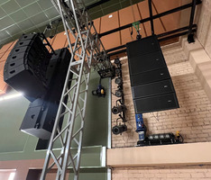 Актовый зал в корпусе Технолого-педагогического колледжа, г. Ханты-Мансийск - Поставка звукового, светового, видео и сценического оборудования. Аудиовизуальные решения.