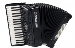 HOHNER Amica Forte III 72 black - Поставка звукового, светового, видео и сценического оборудования. Аудиовизуальные решения.