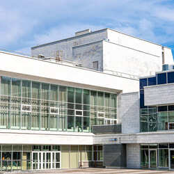 Театр юного зрителя, г. Екатеринбург - Поставка звукового, светового, видео и сценического оборудования. Аудиовизуальные решения.